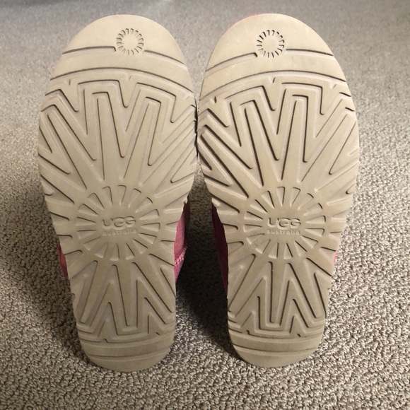 UGG CLASSIC SHORT SHEEPSKIN LEATHER BOOTS RASPBERRY COLOR - Picture 6 of 9